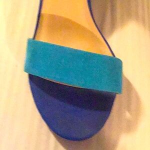CL by Laundry Women’s Jody Block Heeled Sandal. Size 8.5 .Colbalt-Teal.
